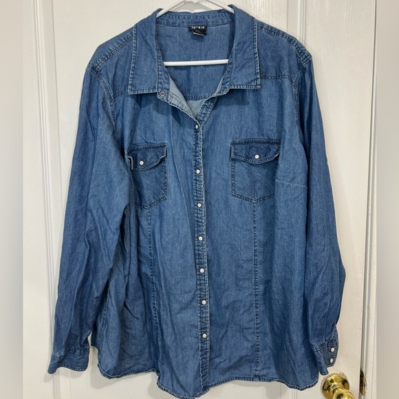 Torrid Classic Chambray Blue Denim Button-Up Shirt size 4 - Picture 6 of 14